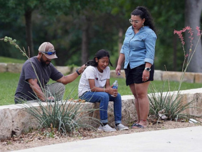 19 Children, 2 Adults Killed in Texas School Shooting