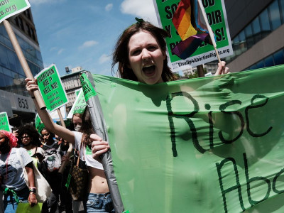 How to Protest the Overturning of Roe v. Wade - Best Practices and Tips