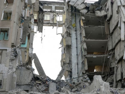 Russians hit high-rise building in Mykolayiv, casualties reported