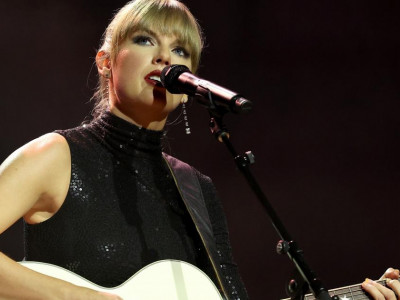 NFL Super Bowl halftime show announcement sparks Taylor Swift speculation