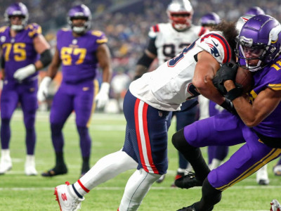 Vikings' Cousins connects with Jefferson for early score