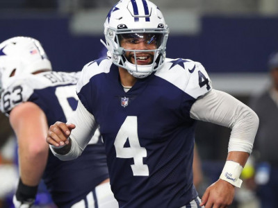 Cowboys tight ends pull off an unusual touchdown celebration in a Salvation Army kettle