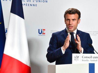  Macron Dismisses Putin Demand for Gas Payments in Rubles 