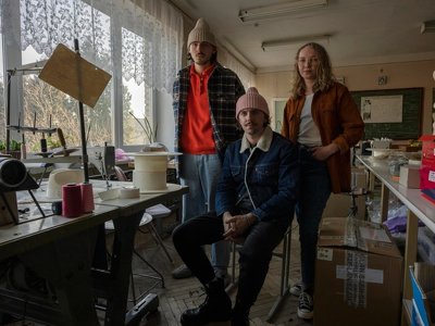  Ukrainian Fashion Brand in Bombarded City Picks Up and Flees 