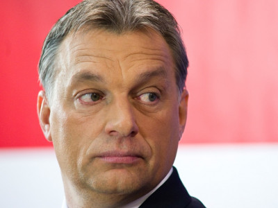In Hungary, the results of the parliamentary elections have begun to count. Prime Minister Orbanʼs party is winning, for now