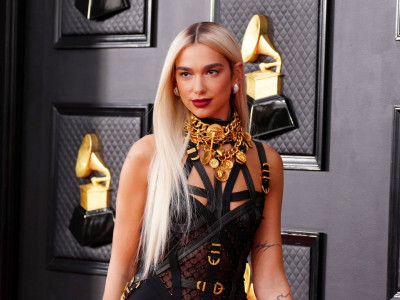 Dua Lipa Went From Dark Brown to Platinum Blonde Just Hours Before the Grammys