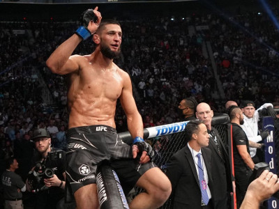 UFC 273: Khamzat Chimaev lives up to the hype in a new -- and thrilling -- way