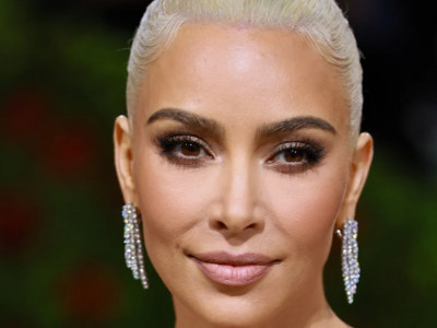 Kim Kardashian Went Platinum Blonde for a Full Marilyn Monroe Moment at the 2022 Met