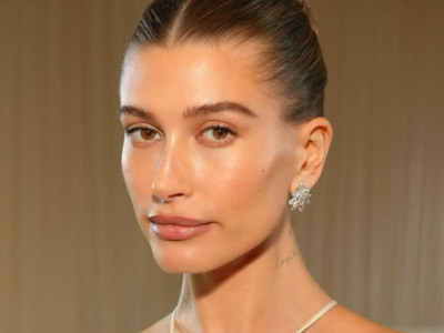 The $45 Moisturizer That Keeps Hailey Bieber's Skin Glazed (and It's Not Rhode)