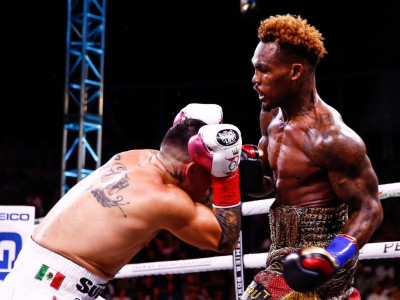 Charlo claims fourth belt after stopping Castano