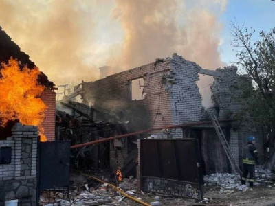 Details of Missile Strike on Zaporizhzhia: the Russian Destroyed a Shopping Mall and Residential Houses (Photo)