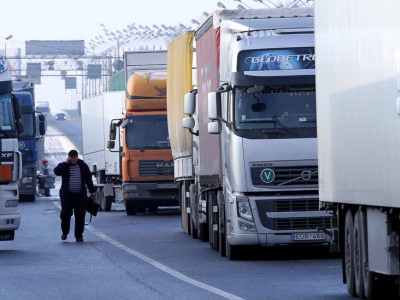 Traffic Jams From Trucks Transporting Food To Crimea Are Already Kilometer-long