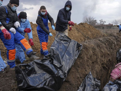 Bodies Are Piled in Several Layers: Russains Have Buried at Least 16 Thousand Killed Mariupol Residents in Mass-Casualty Graves