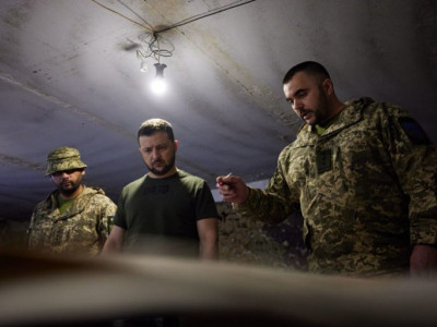 Zelensky visits frontline in Zaporizhzhya region