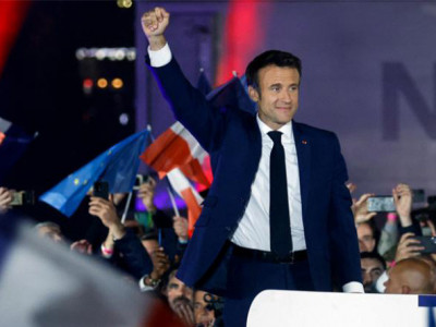 French election: Macron's alliance narrowly ahead in projections