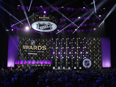 What channel is the 2022 NHL Awards Show on tonight?