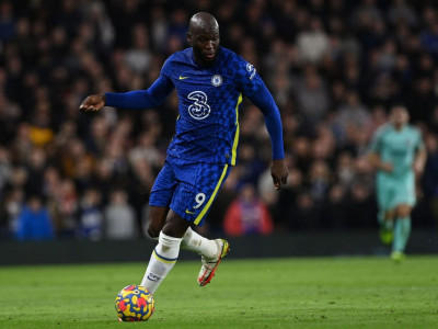 Romelu Lukaku: Chelsea striker arrives in Milan to seal Inter Milan loan deal