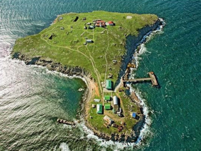 Russia withdrew its garrison from Zmiinyi Island, calling it goodwill step