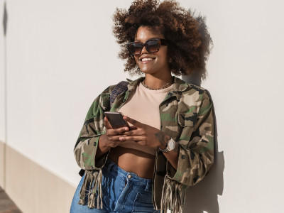 These Iconic 90s Sunglasses Are Back for Summer