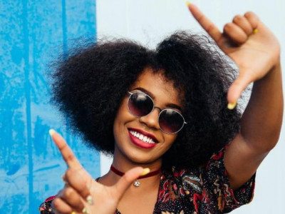 These Iconic 90s Sunglasses Are Back for Summer