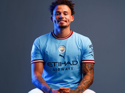Kalvin Phillips: Man City complete transfer of Leeds United midfielder