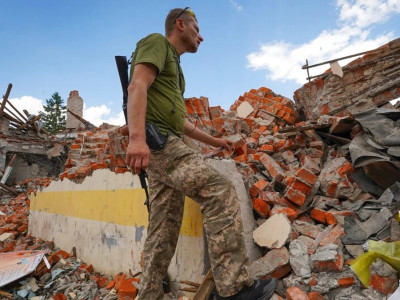 Zelenskyy: Western Artillery Effective Against Russians