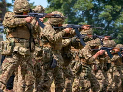 Ukrainian Soldiers Train in UK as War With Russia Rages On
