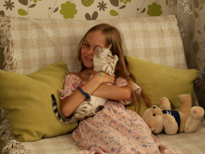 There were 9 people in the car, says 9-year-old Alisa about the evacuation from Mariupol