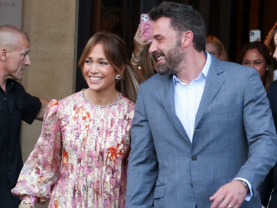 Jennifer Lopez Hosts a Masterclass of Heat Wave Hair on Her Honeymoon