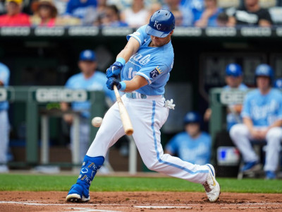 New York Yankees acquire All-Star outfielder Andrew Benintendi from the Kansas City Royals