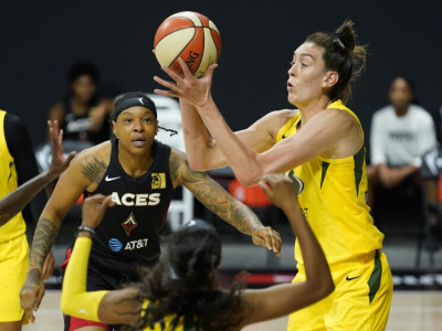 The Sparks sleeping in an airport again shows how bad WNBA travel can be