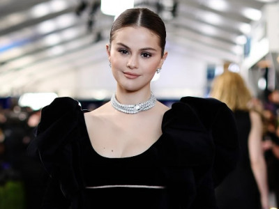 Selena Gomez and Her Stomach Are Not the Beacons of Body Positivity You're Turning Them