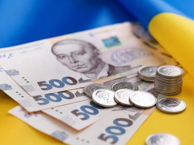 Zelensky signs law on extension of financial restructuring, work of financial sector in wartime