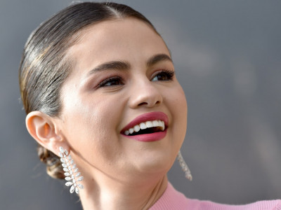 Selena Gomez Has Already Declared Fall's Biggest Nail Color Trend