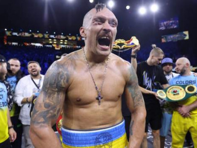 Oleksandr Usyk v Anthony Joshua 2: Briton loses world-title challenge by split decision