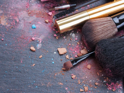 How to Clean Makeup Brushes The Right Way
