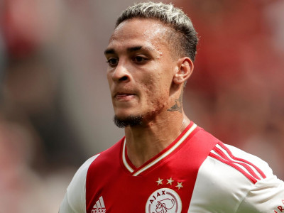 Manchester United agree £85m deal to sign Antony from Ajax