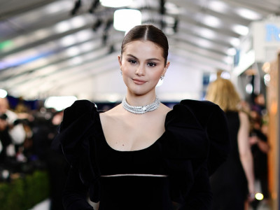 Selena Gomez and Her Stomach Are Not the Beacons of Body Positivity You're Turning Them Into