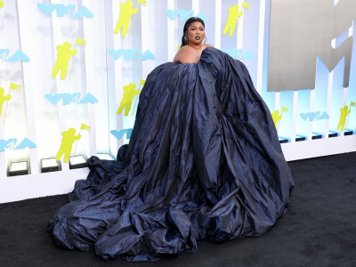 All the Fashion From the 2022 VMAs Red Carpet