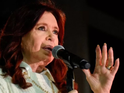 Cristina Fernandez de Kirchner: Gun jams during bid to kill Argentina vice-president