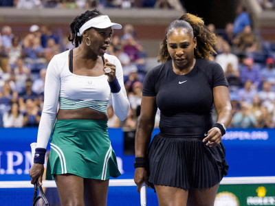 Serena Williams and Venus Williams beaten in US Open doubles | Rafa Nadal survives Fabio