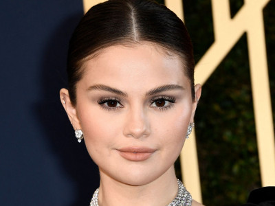 Selena Gomez's Latest Manicure Color Is Such a 2010s Throwback