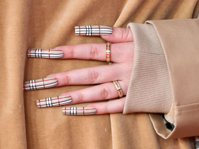 16 Chic Nude Nail Designs To Copy This Fall