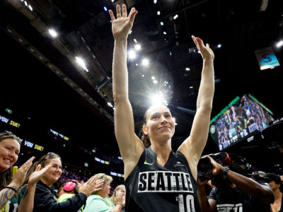 Amid 'happy tears,' Bird bids farewell to WNBA