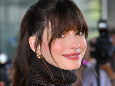 Anne Hathaway Dressed Like Her 