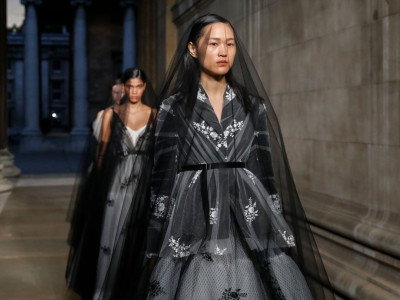 A Fashion Show In Touching Tribute to the Memory of Queen Elizabeth II
