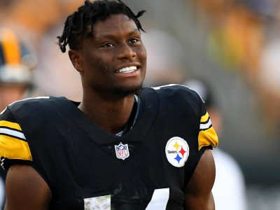 George Pickens' circus catch for Steelers draws Odell Beckham Jr. comparisons