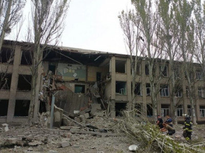 Russian strike hits school in Donetsk region