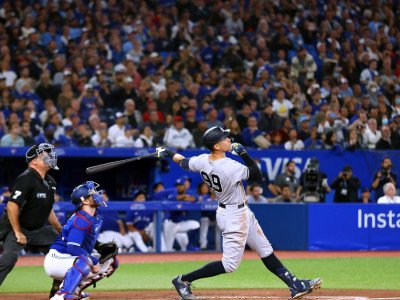 Aaron Judge ties Roger Maris with his 61st home run