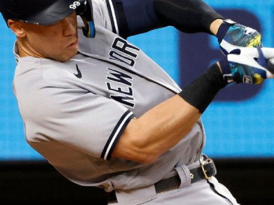 Yankees' Judge launches 62nd HR, passes Maris